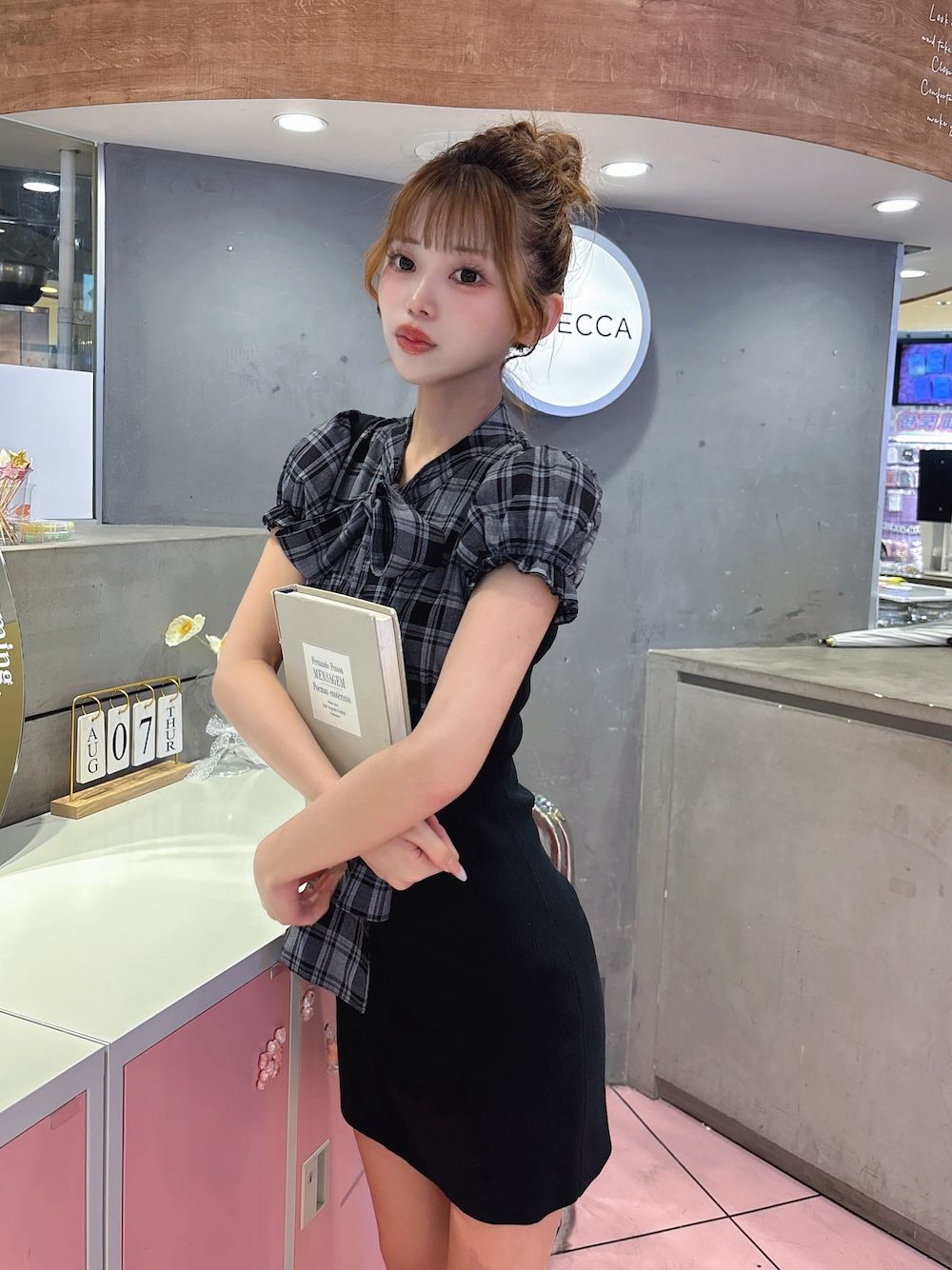 モデル:158cm(着用サイズ:FREE 着用カラー:BLK)