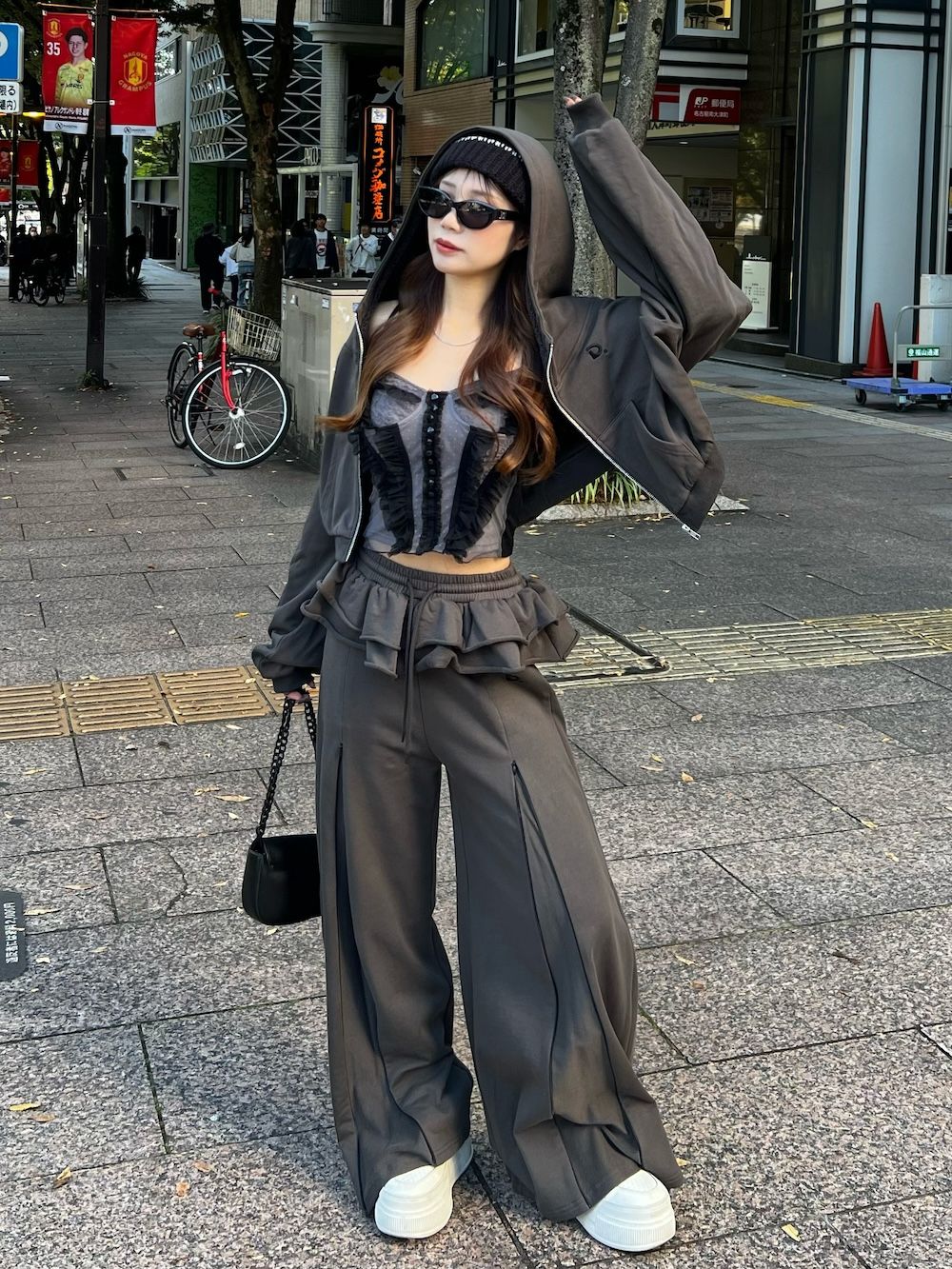 モデル:158cm(着用サイズ:FREE 着用カラー:C-GRY)