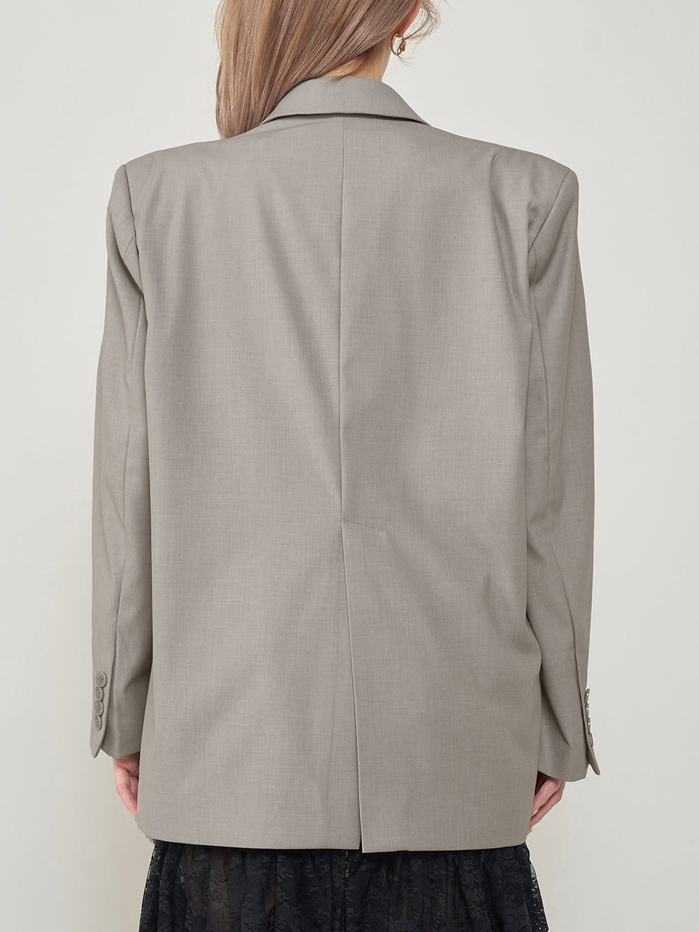 モデル:165cm(着用サイズ:FREE 着用カラー:GRY)