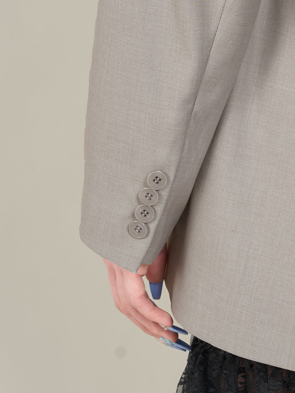 モデル:165cm(着用サイズ:FREE 着用カラー:GRY)