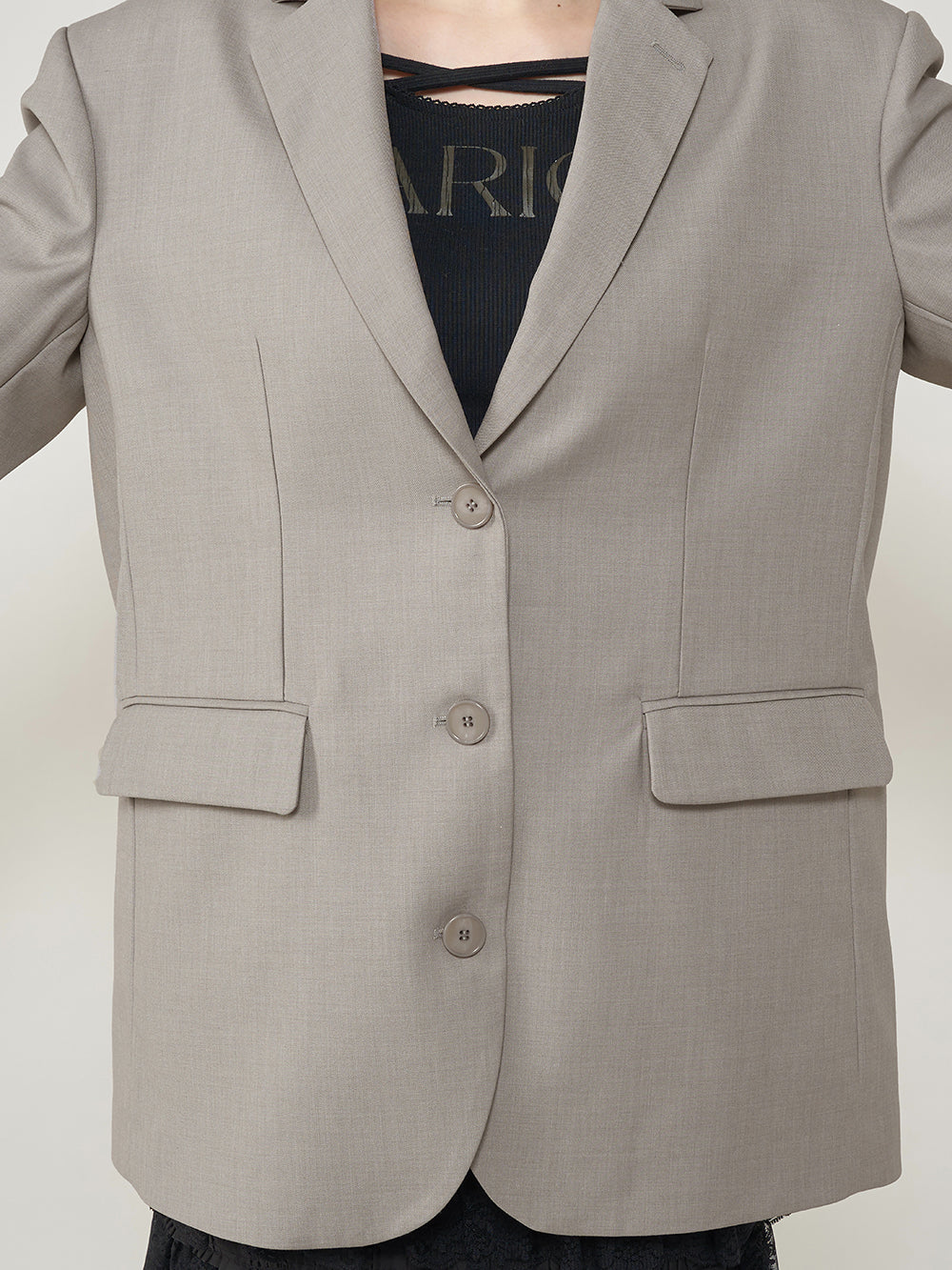 モデル:165cm(着用サイズ:FREE 着用カラー:GRY)