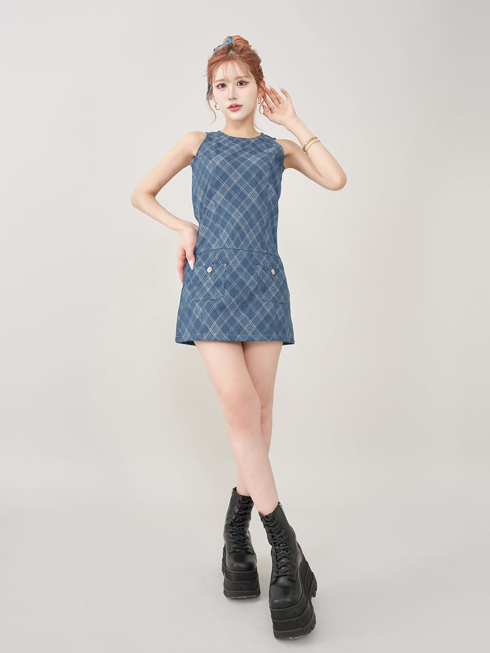 モデル:165cm(着用サイズ:FREE 着用カラー:BLU)