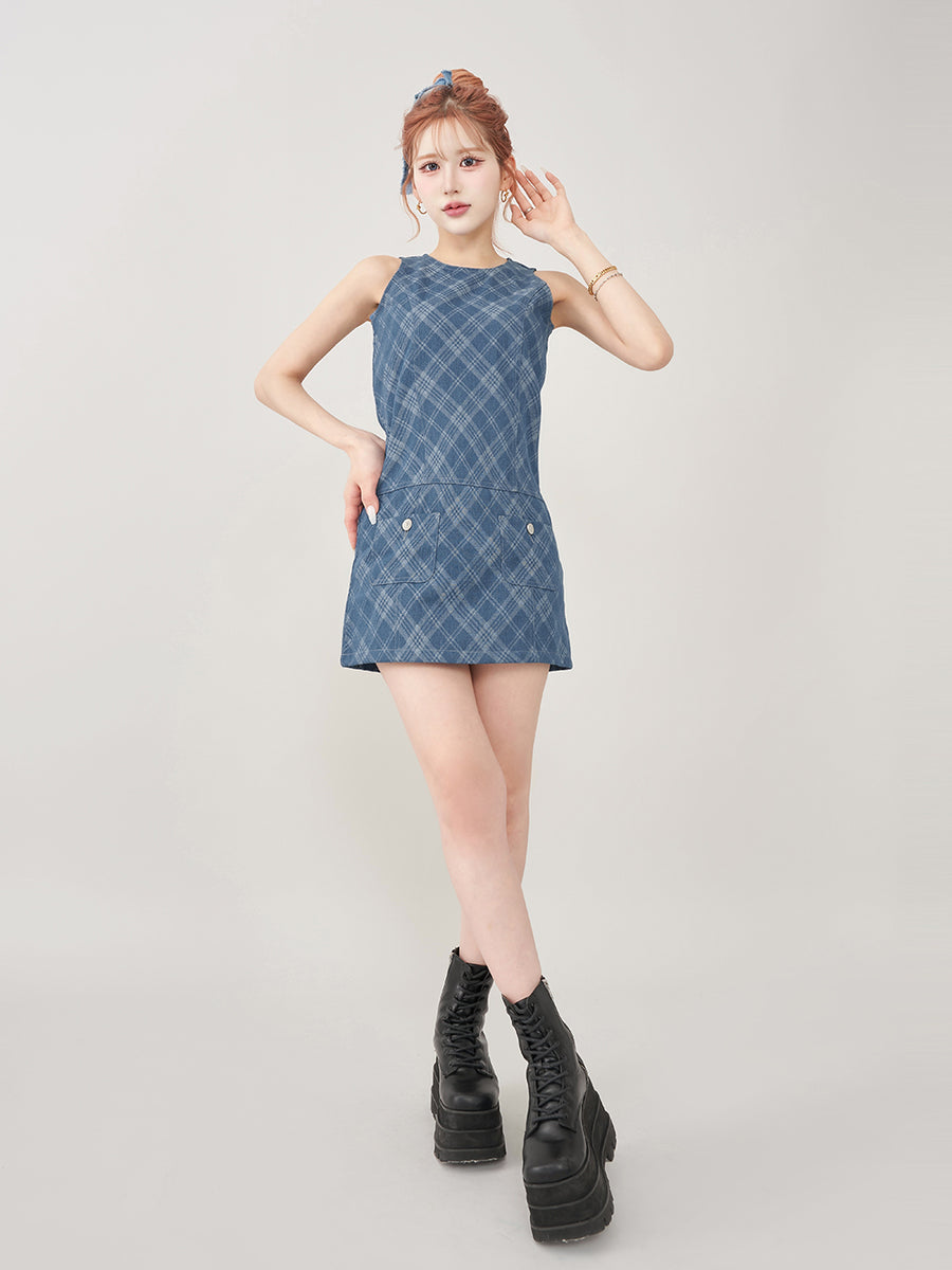 モデル:165cm(着用サイズ:FREE 着用カラー:BLU)