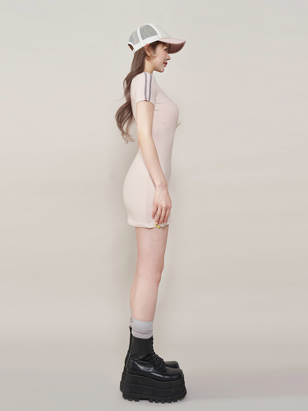 モデル:165cm(着用サイズ:FREE 着用カラー:PNK)