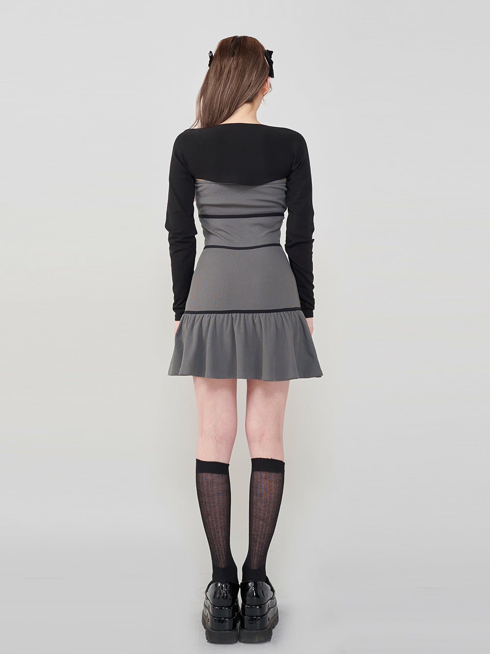 モデル:165cm(着用サイズ:FREE 着用カラー:GRY)