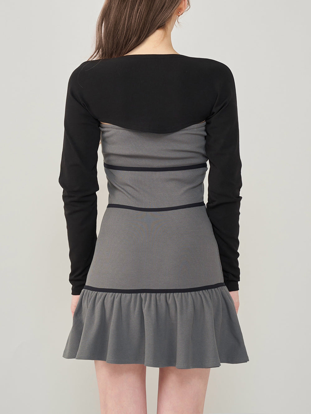 モデル:165cm(着用サイズ:FREE 着用カラー:GRY)