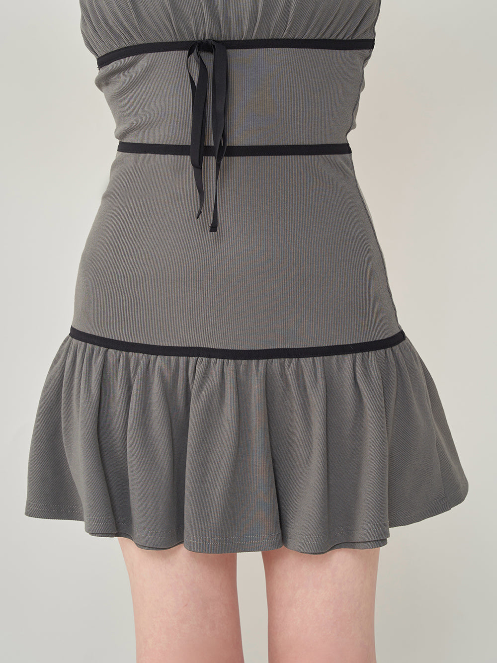 モデル:165cm(着用サイズ:FREE 着用カラー:GRY)