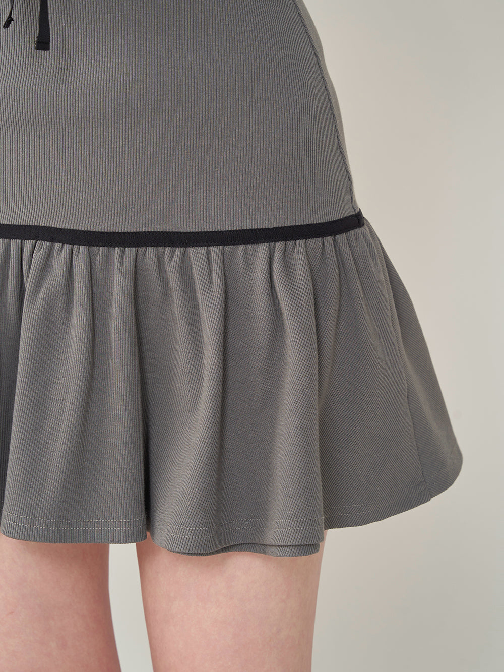モデル:165cm(着用サイズ:FREE 着用カラー:GRY)