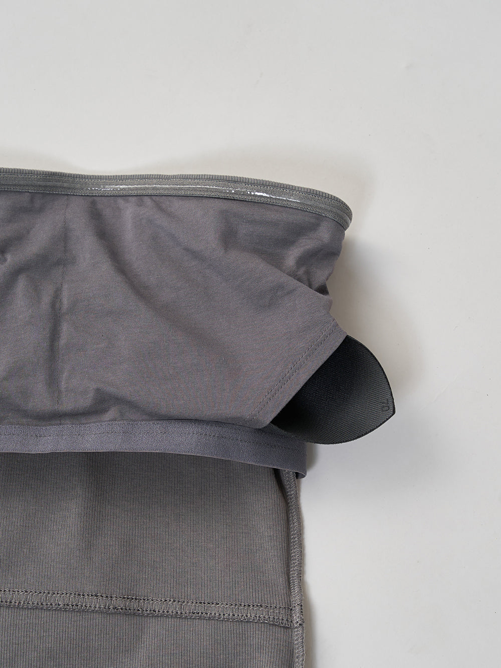モデル:165cm(着用サイズ:FREE 着用カラー:GRY)
