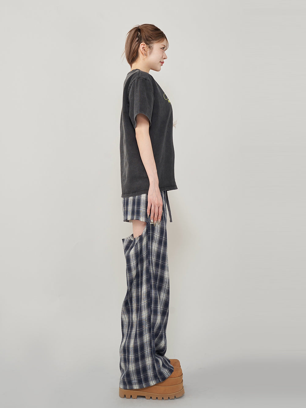 モデル:165cm(着用サイズ:FREE 着用カラー:C-GRY)