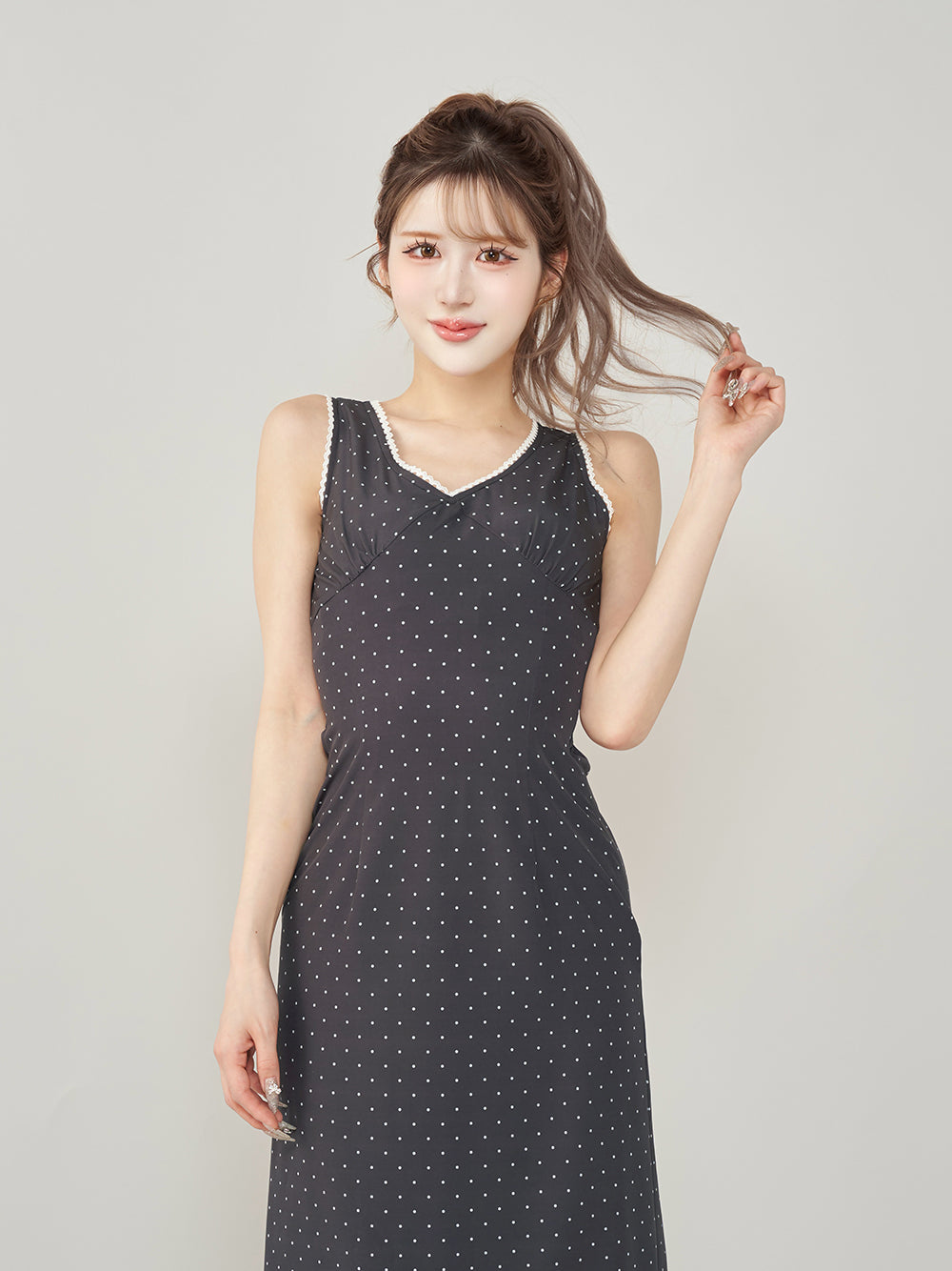 モデル:165cm(着用サイズ:FREE 着用カラー:BLK)