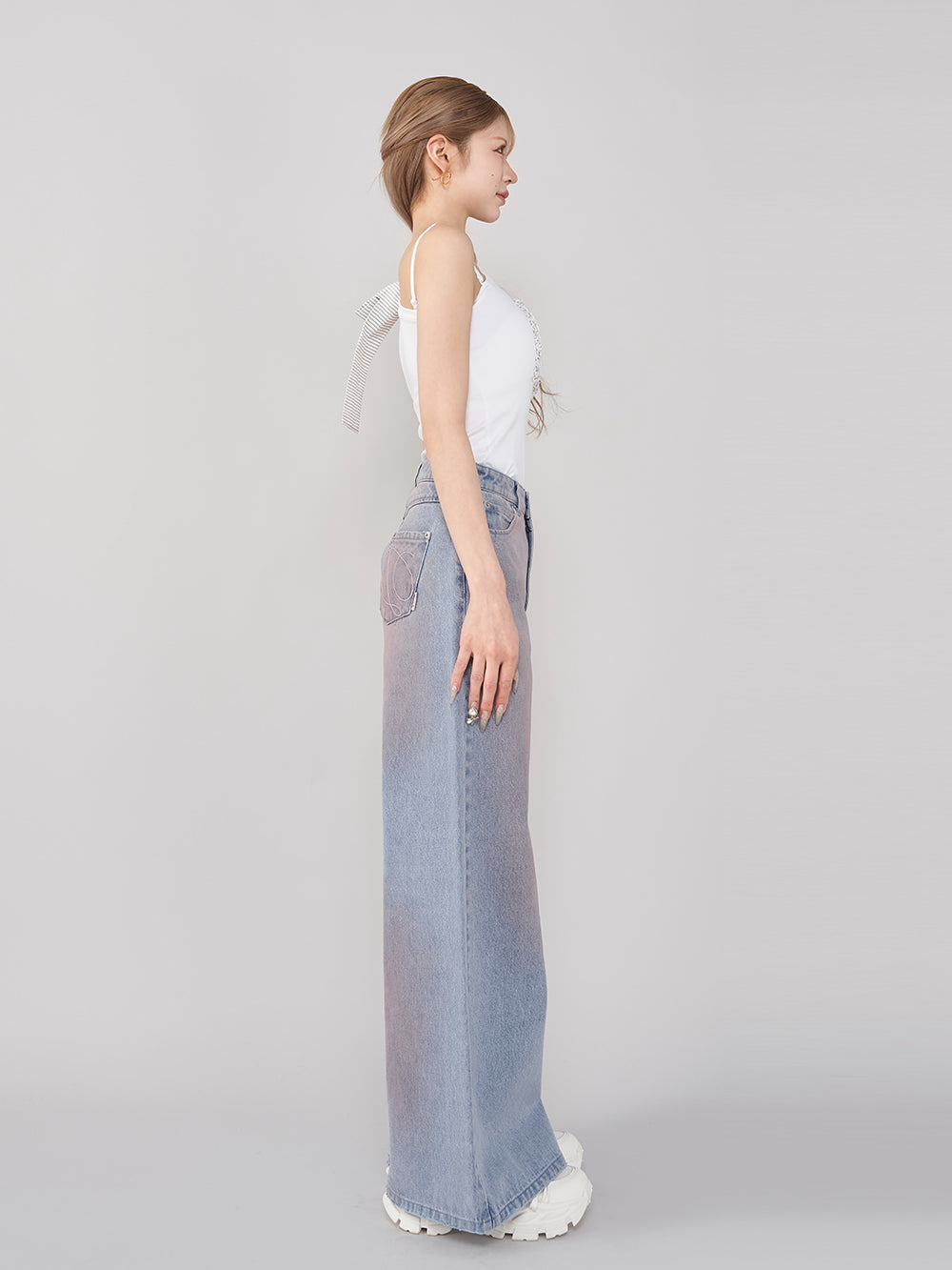 モデル:165cm(着用サイズ:S 着用カラー:I-BLU)