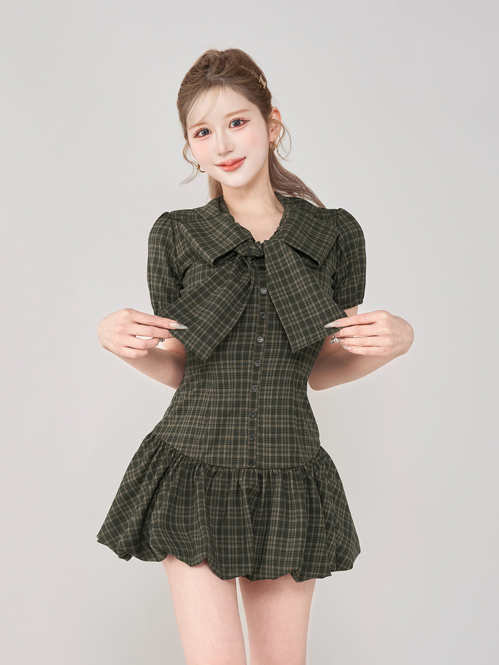 モデル:165cm(着用サイズ:FREE 着用カラー:D-GRN)