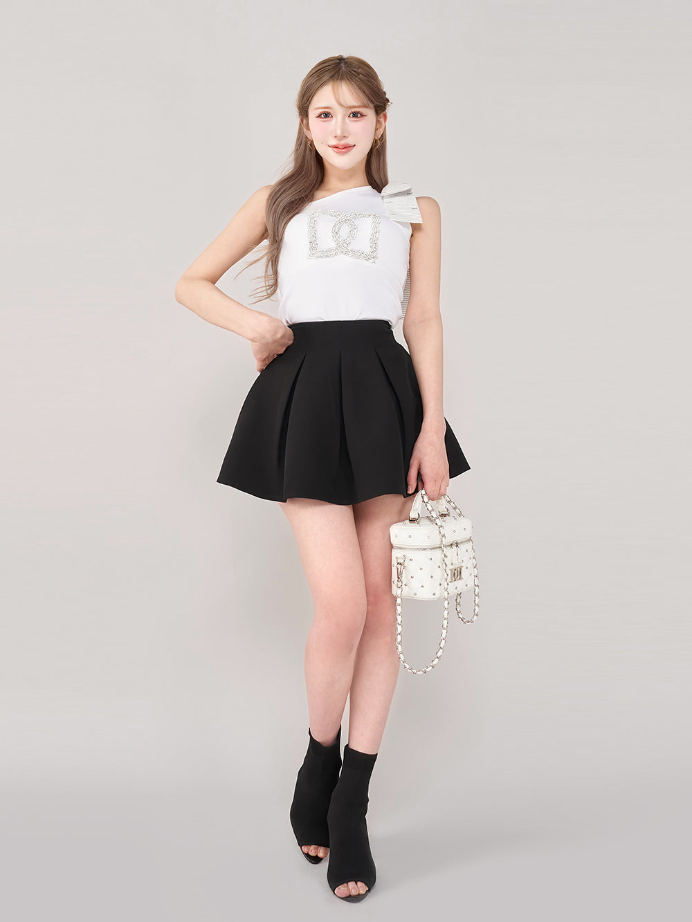 モデル:165cm(着用サイズ:FREE 着用カラー:WHT)