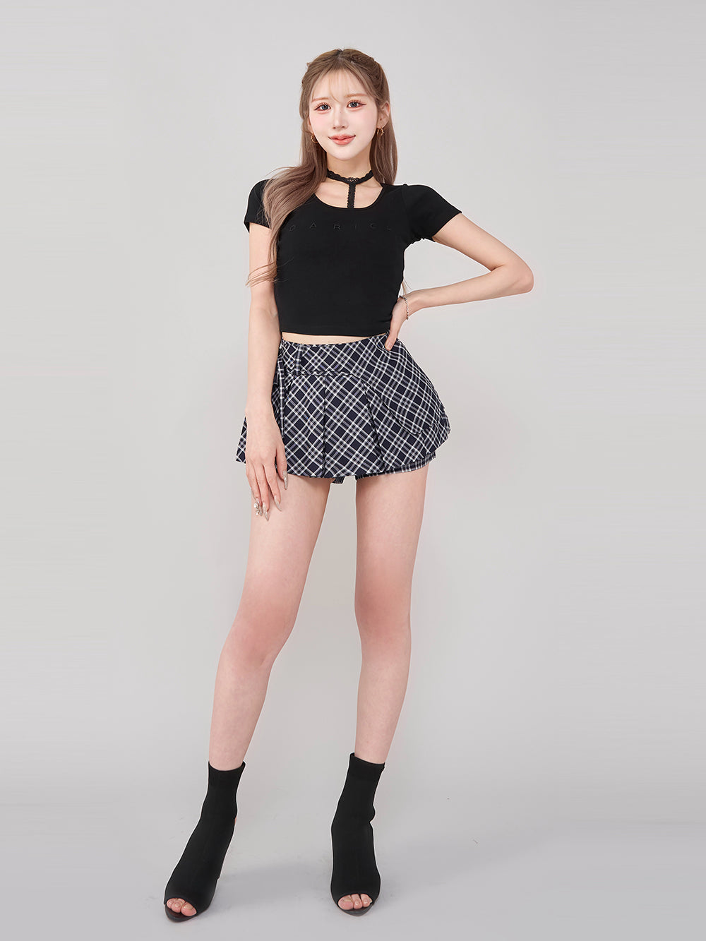 モデル:165cm(着用サイズ:FREE 着用カラー:BLK)