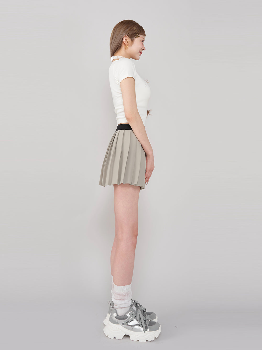 モデル:165cm(着用サイズ:FREE 着用カラー:WHT)