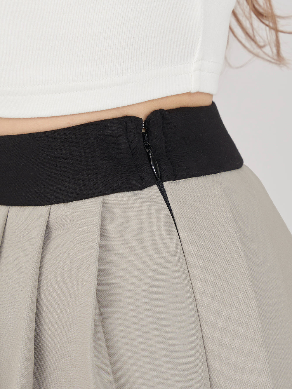 モデル:165cm(着用サイズ:FREE 着用カラー:GRY)
