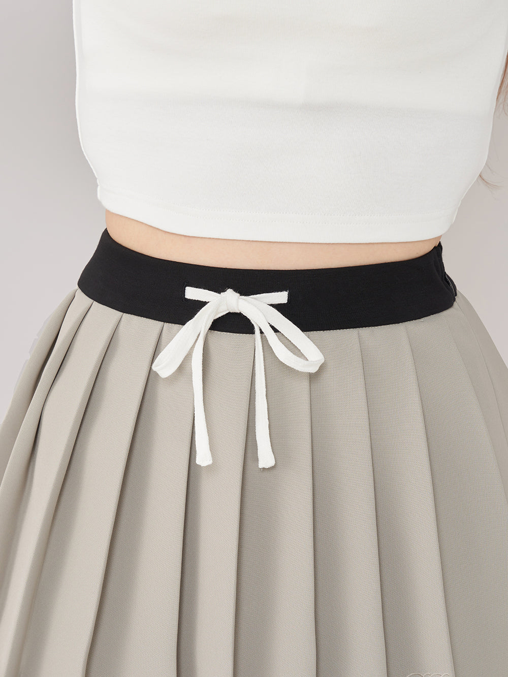モデル:165cm(着用サイズ:FREE 着用カラー:GRY)