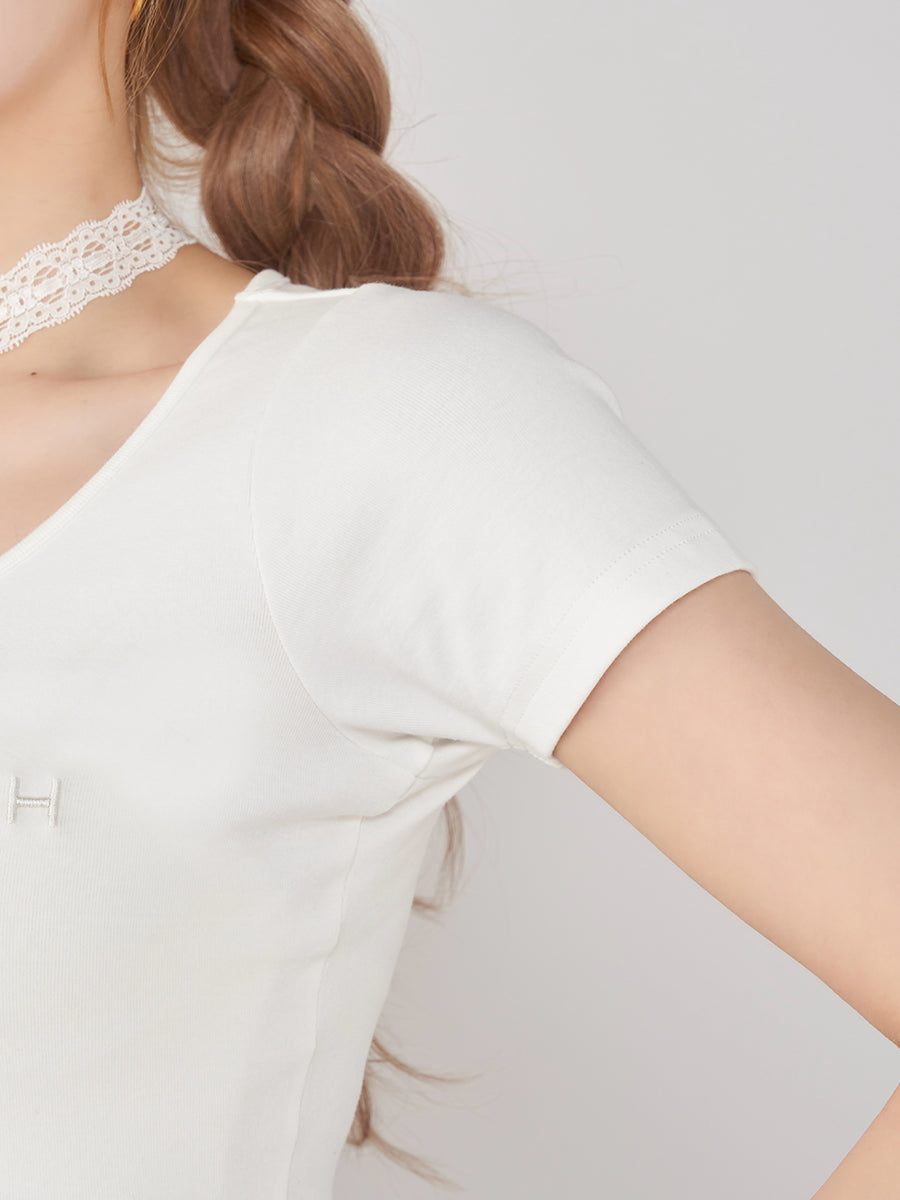 モデル:165cm(着用サイズ:FREE 着用カラー:WHT)