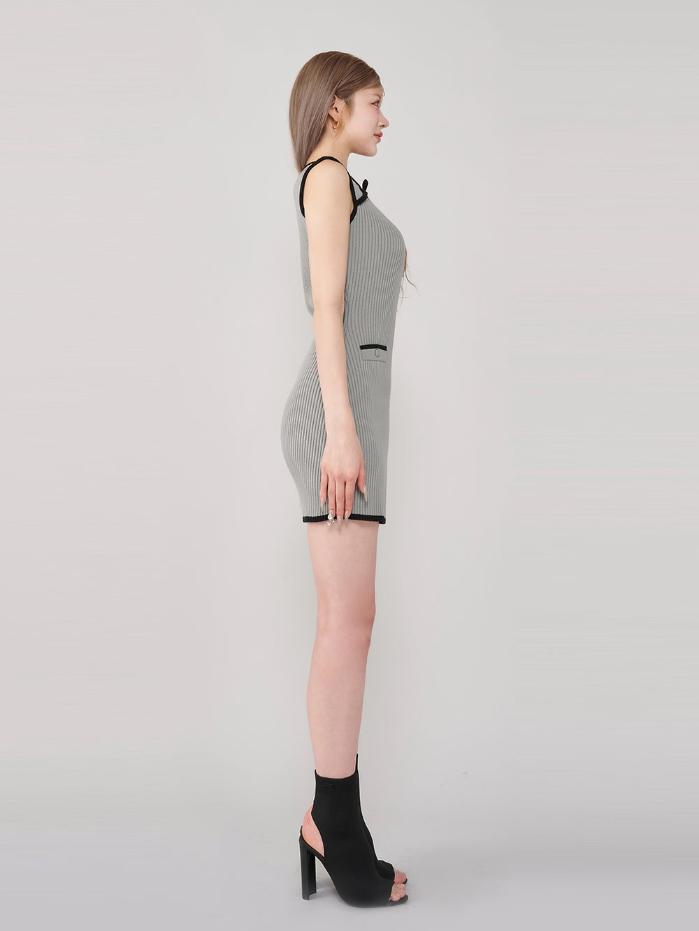 モデル:165cm(着用サイズ:FREE 着用カラー:GRY)