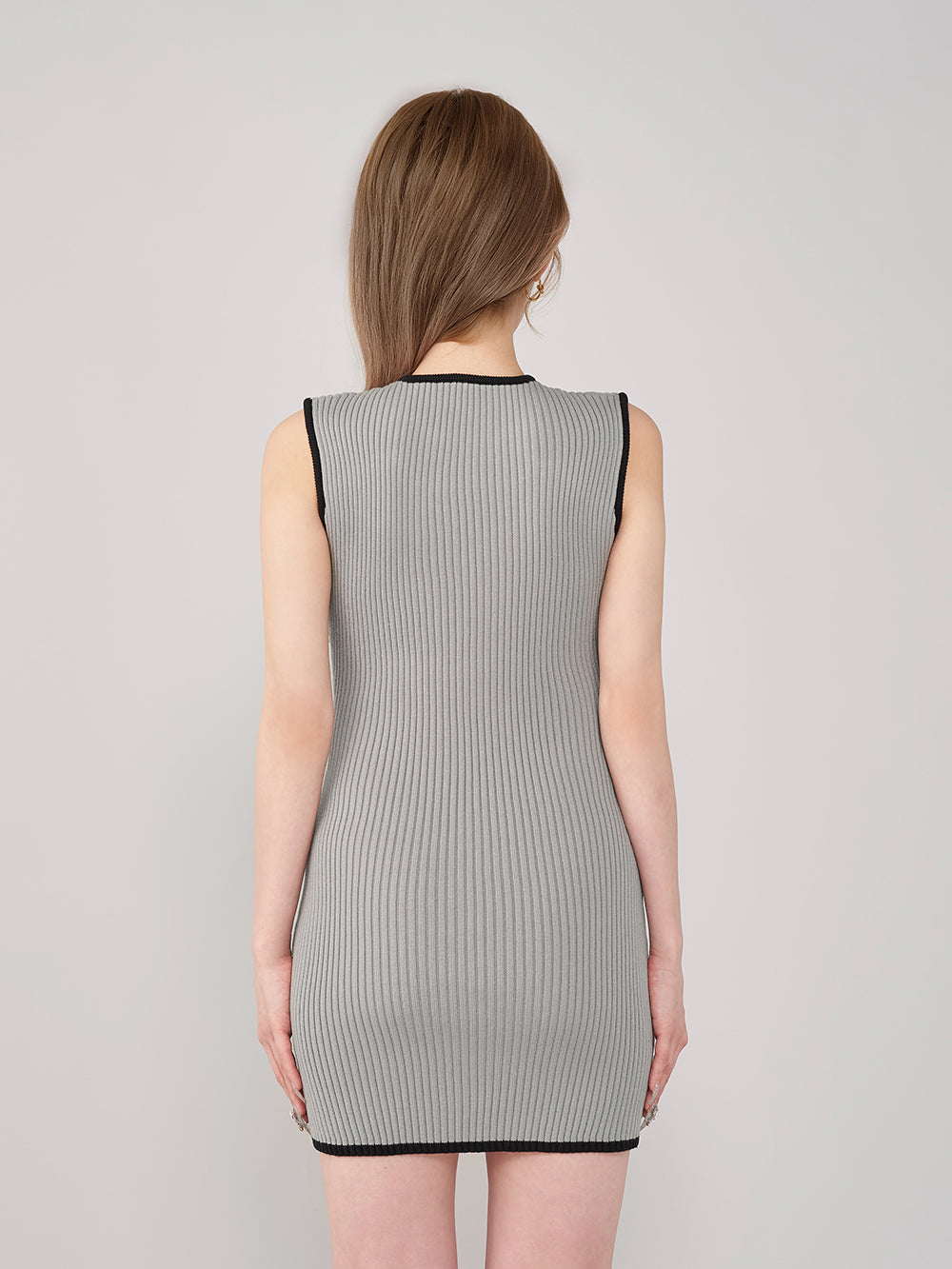 モデル:165cm(着用サイズ:FREE 着用カラー:GRY)