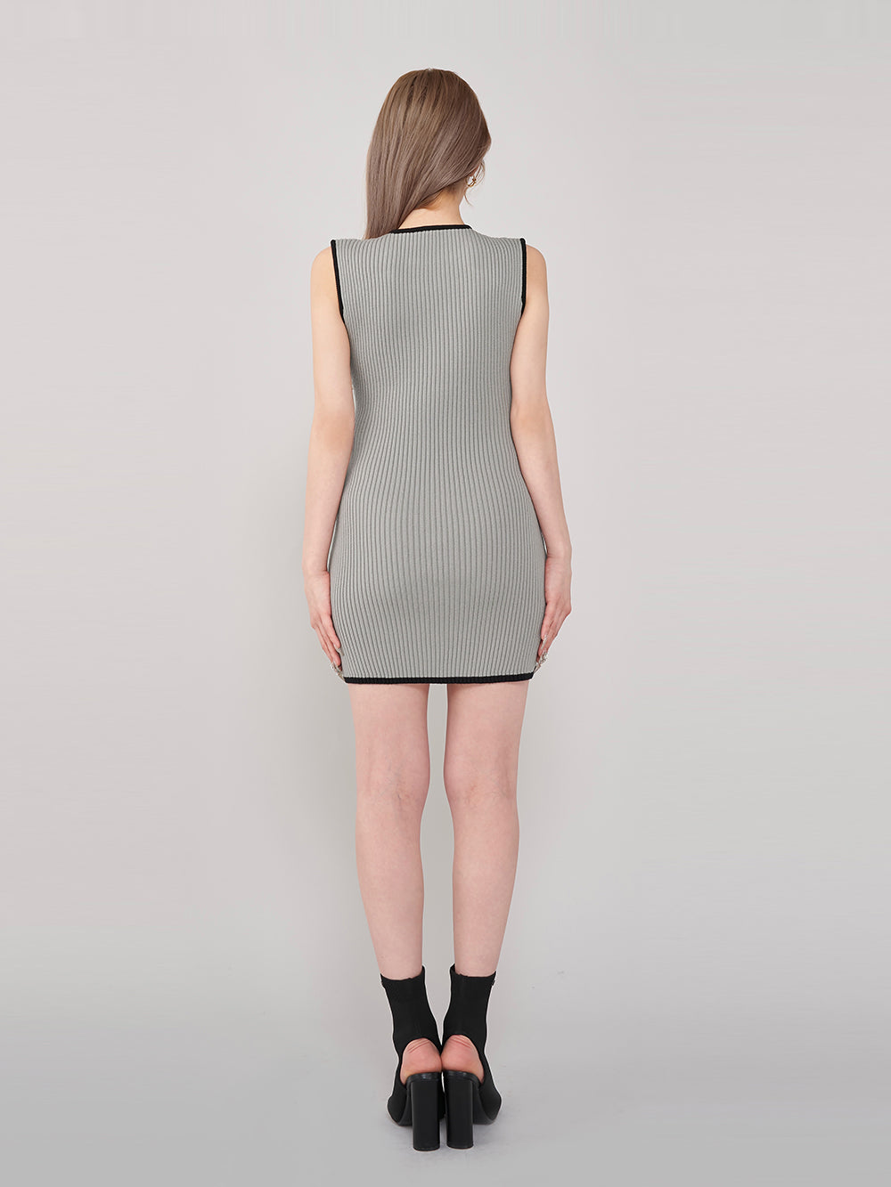 モデル:165cm(着用サイズ:FREE 着用カラー:GRY)