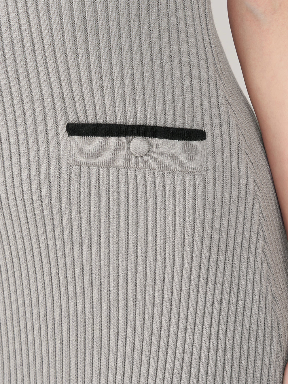 モデル:165cm(着用サイズ:FREE 着用カラー:GRY)