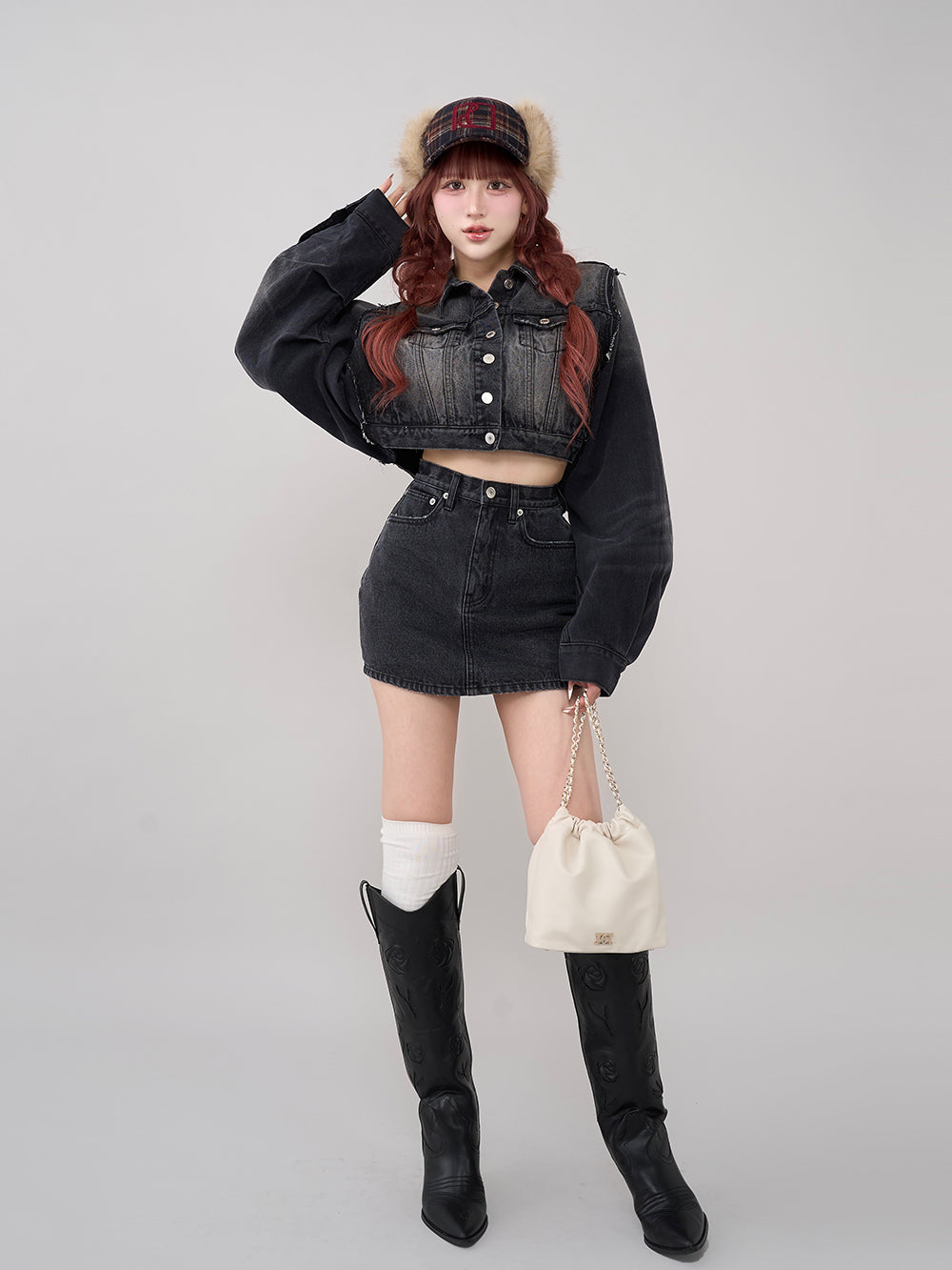 モデル:165cm(着用サイズ:FREE 着用カラー:BLK)