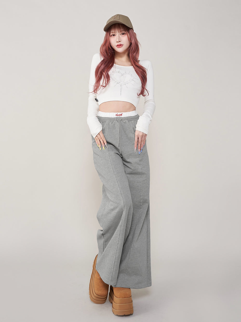 モデル:165cm(着用サイズ:FREE 着用カラー:GRY)