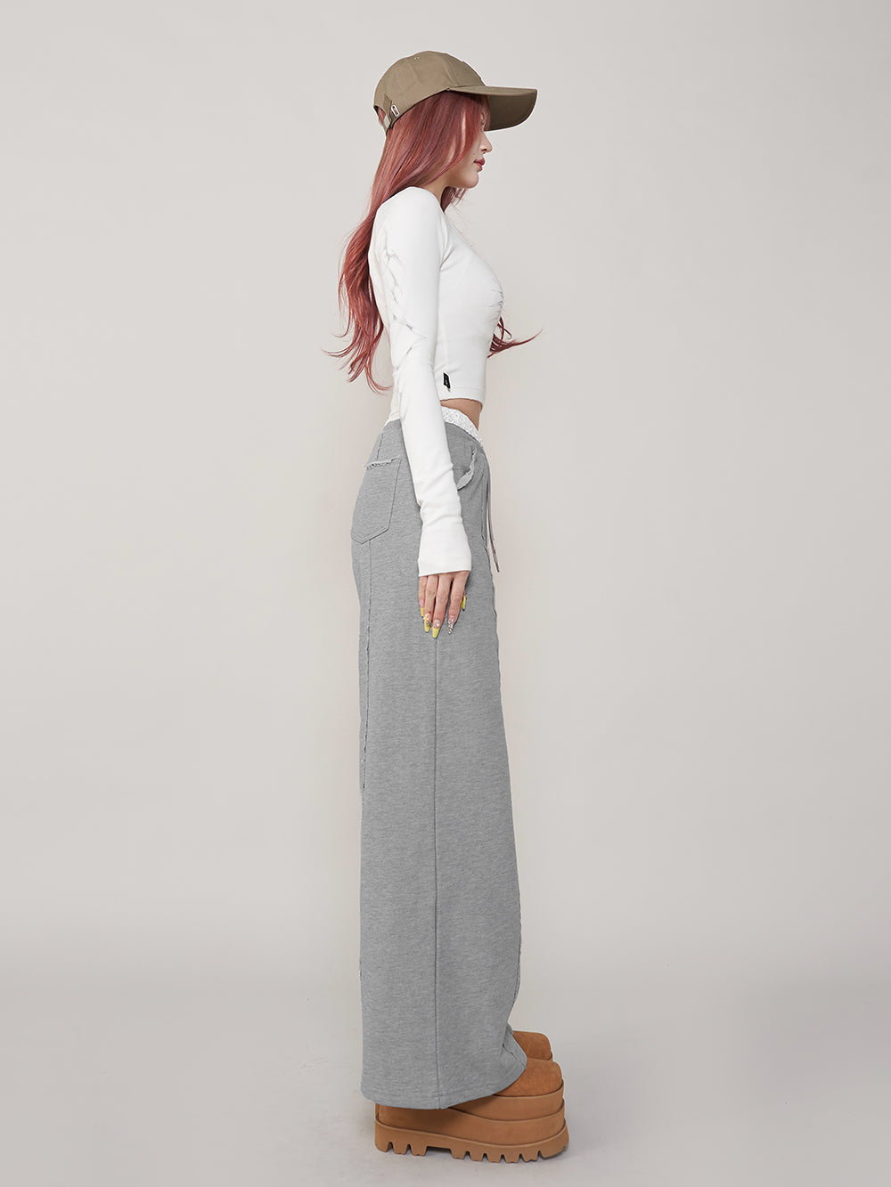 モデル:165cm(着用サイズ:FREE 着用カラー:GRY)