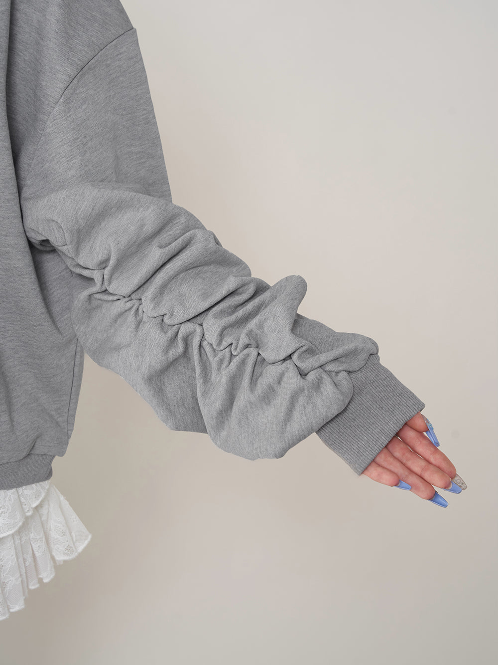 モデル:165cm(着用サイズ:FREE 着用カラー:GRY)