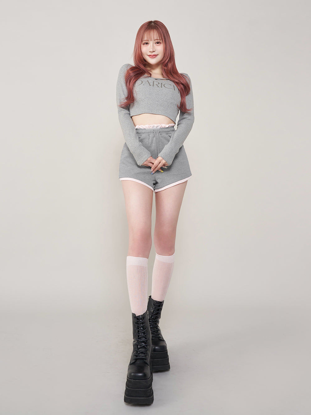 モデル:165cm(着用サイズ:FREE 着用カラー:GRY)