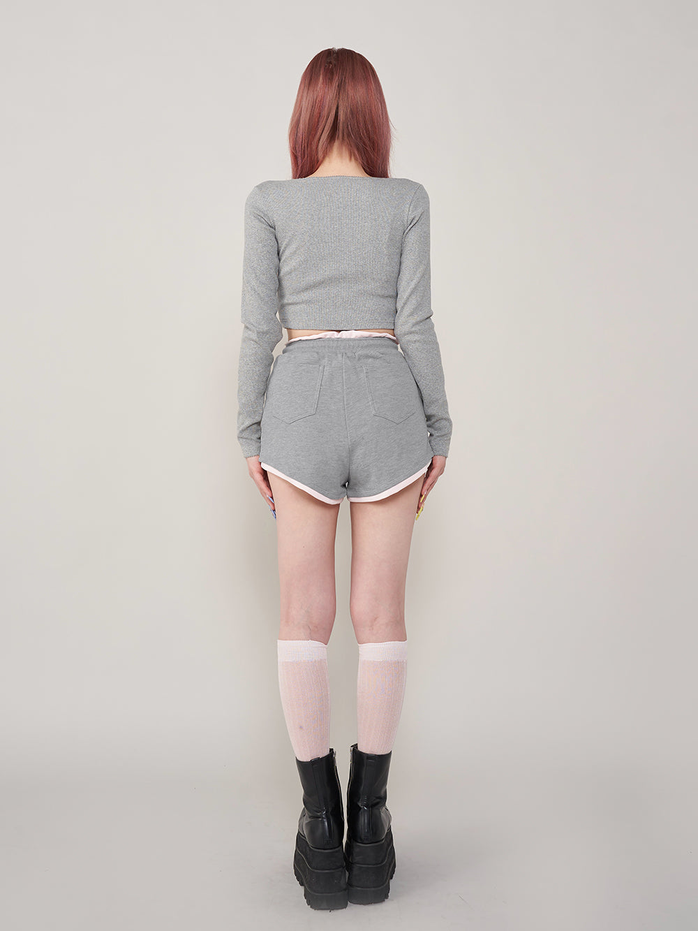 モデル:165cm(着用サイズ:FREE 着用カラー:GRY)