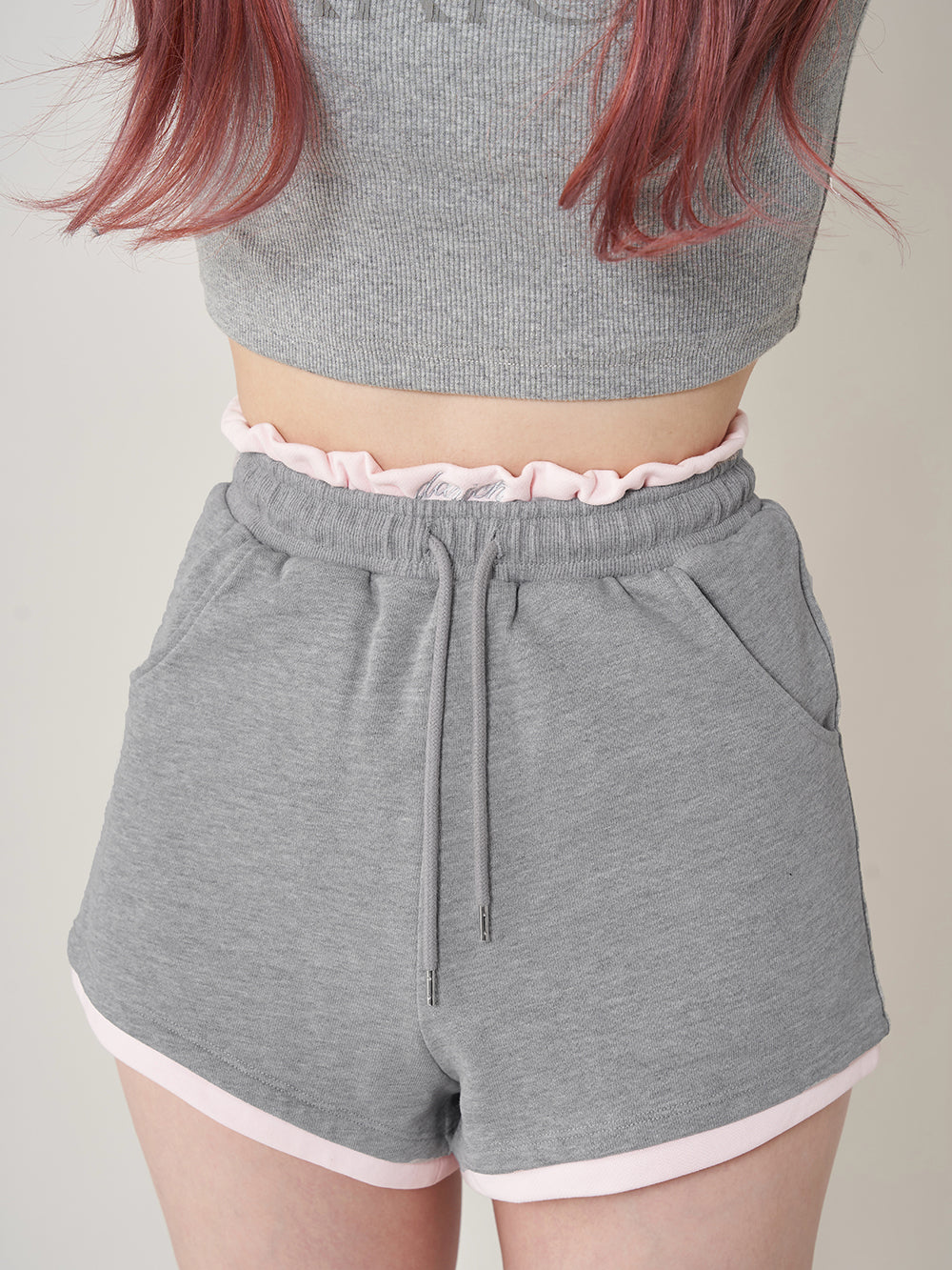 モデル:165cm(着用サイズ:FREE 着用カラー:GRY)