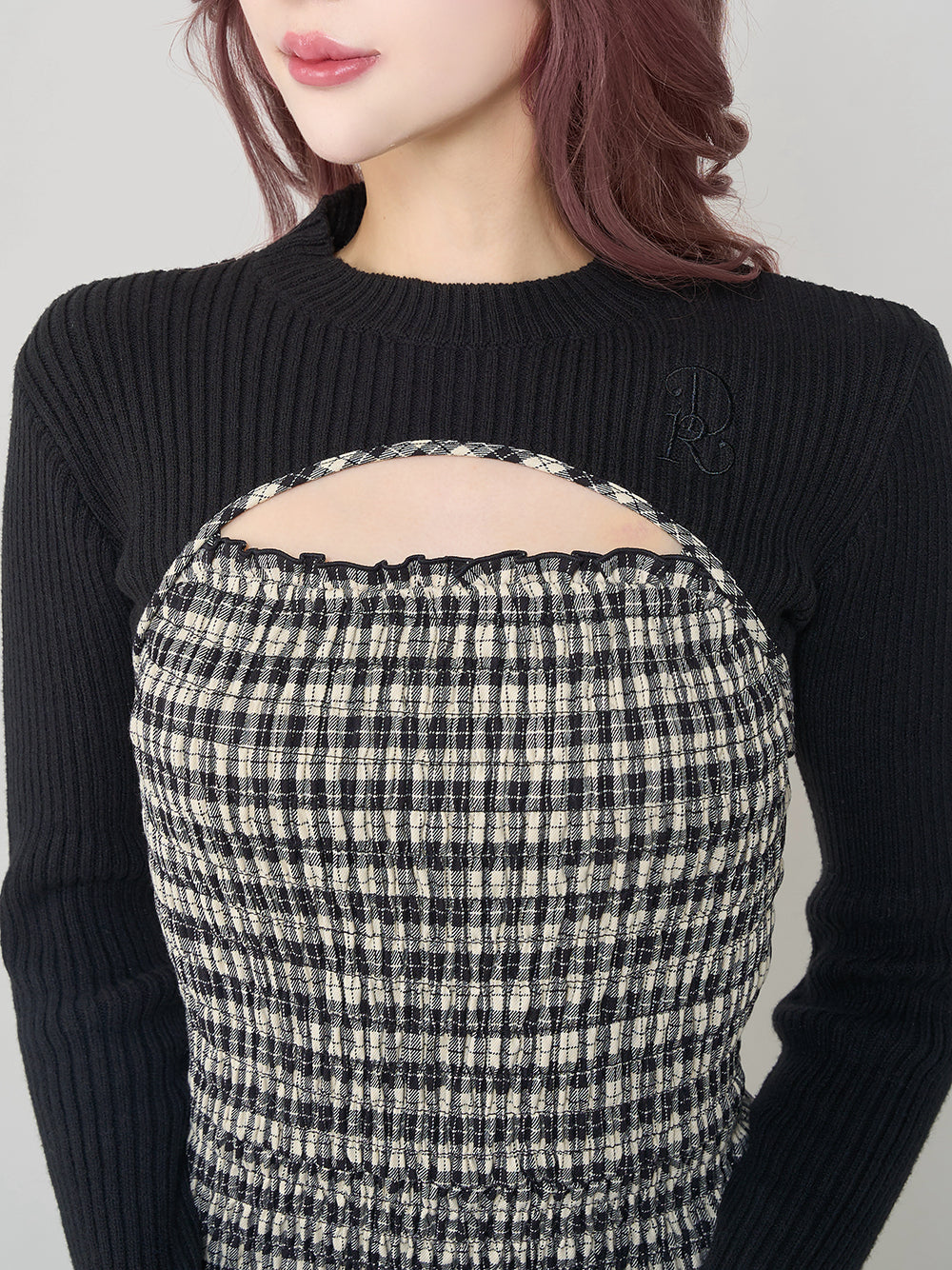 モデル:165cm(着用サイズ:FREE 着用カラー:BLK)