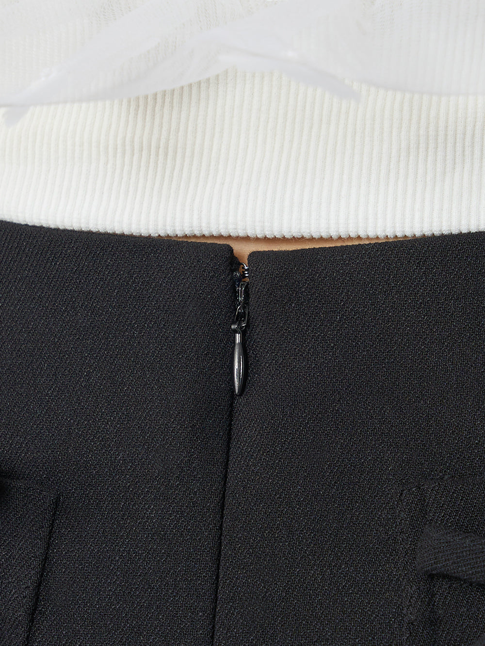 モデル:165cm(着用サイズ:M 着用カラー:BLK)