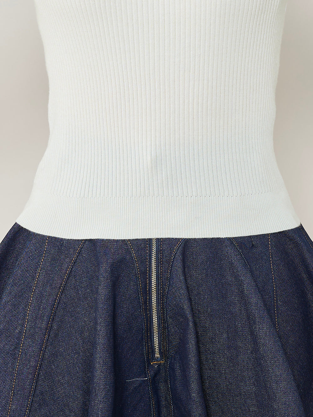 モデル:165cm(着用サイズ:FREE 着用カラー:WHT)