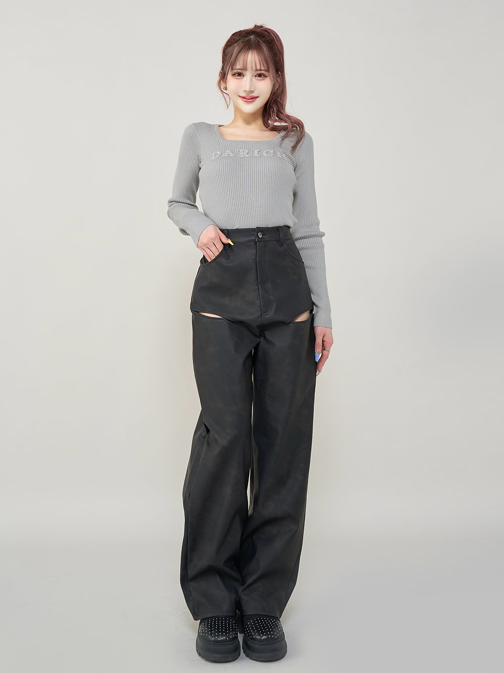 モデル:165cm(着用サイズ:FREE 着用カラー:GRY)