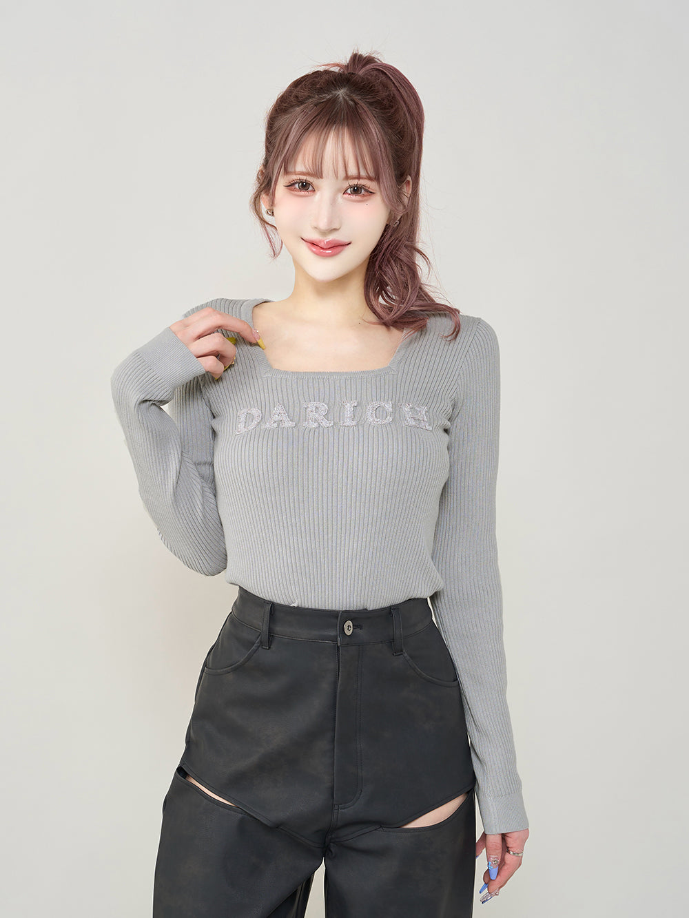 モデル:165cm(着用サイズ:FREE 着用カラー:GRY)