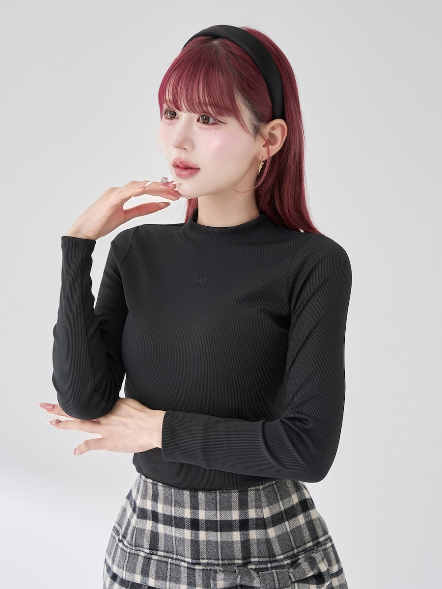 モデル:165cm(着用サイズ:FREE 着用カラー:BLK)