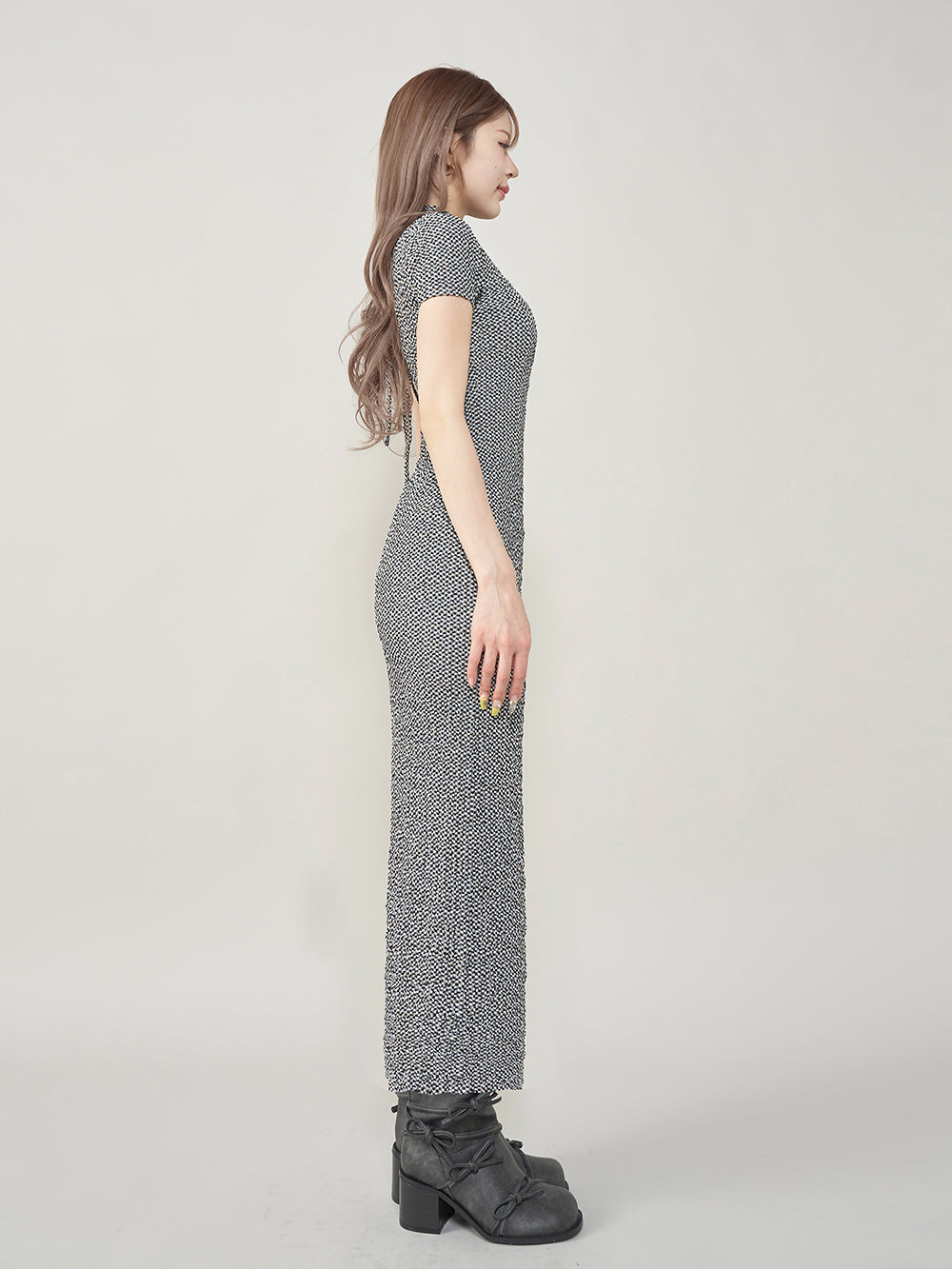 モデル:165cm(着用サイズ:FREE 着用カラー:BLK)