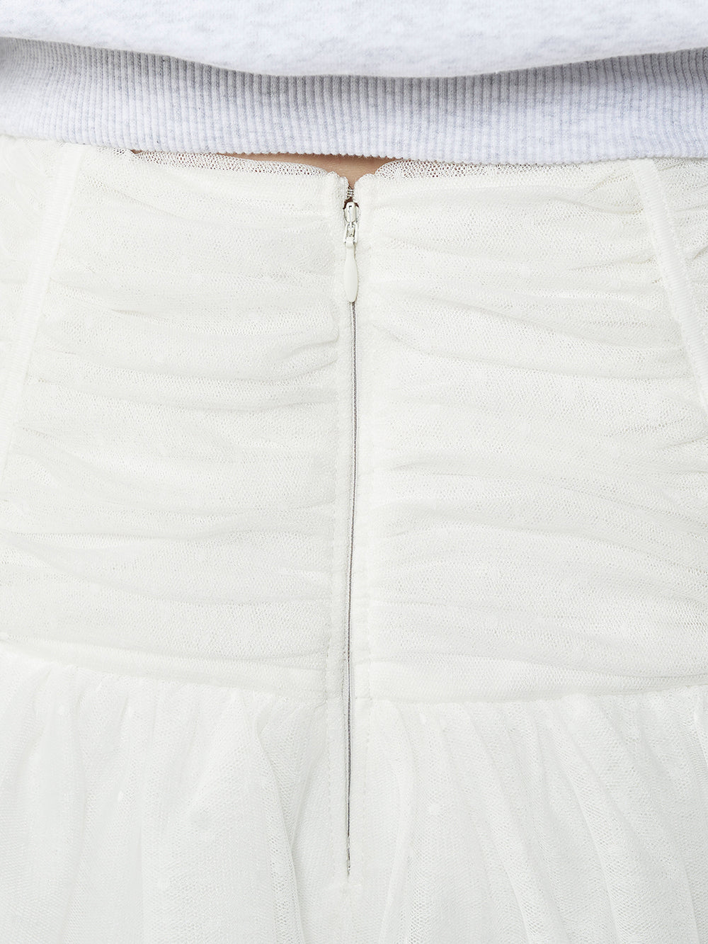 モデル:165cm(着用サイズ:S 着用カラー:WHT)