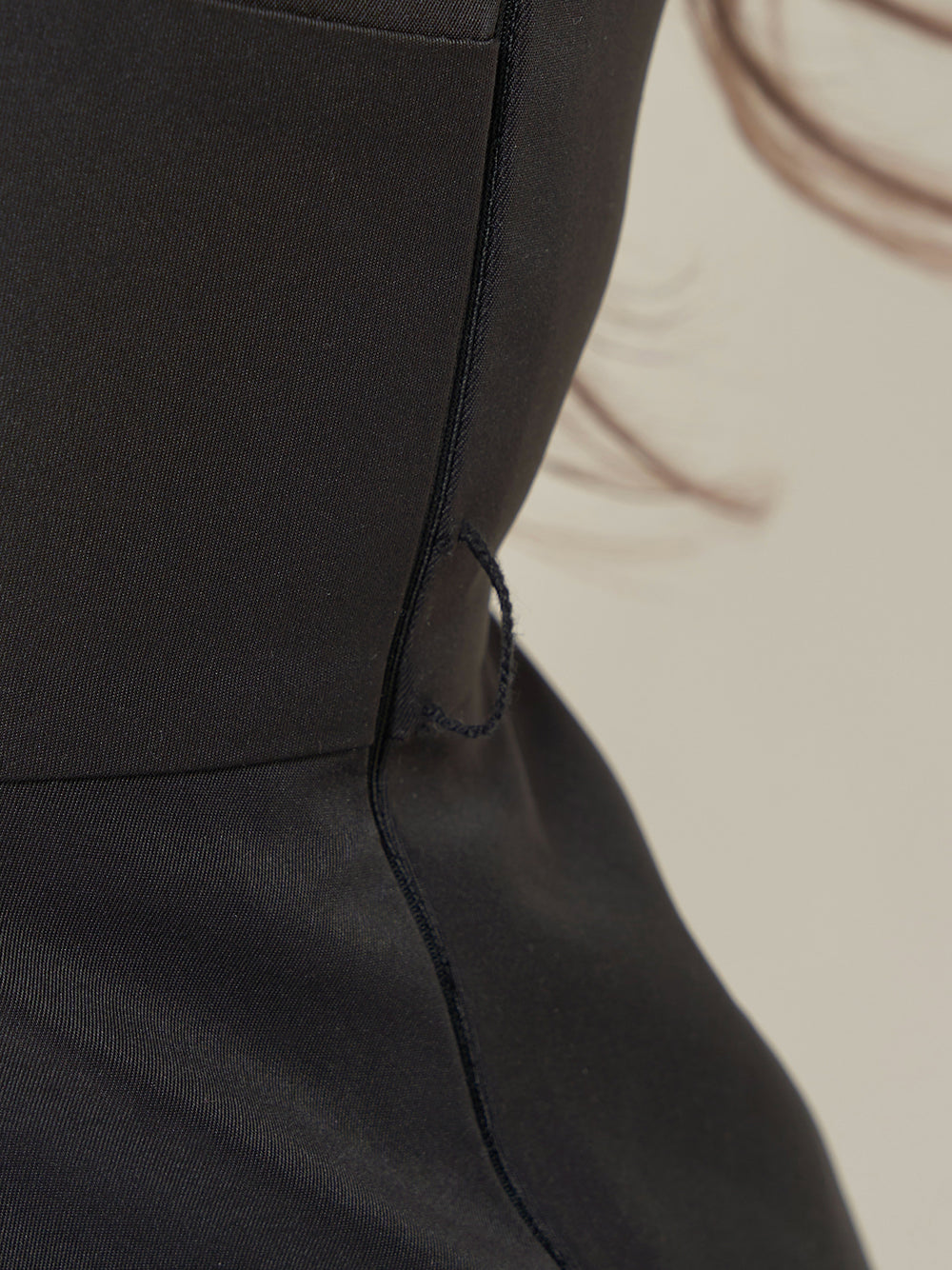 モデル:165cm(着用サイズ:FREE 着用カラー:BLK)