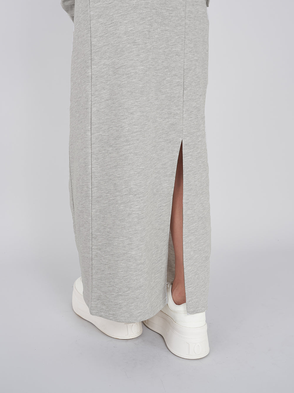 モデル:156cm(着用サイズ:FREE 着用カラー:GRY)
