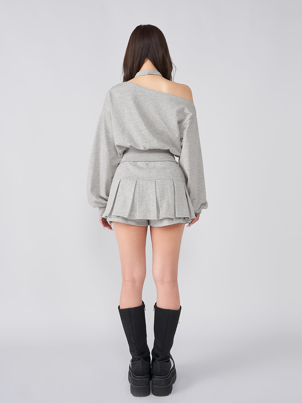 モデル:156cm(着用サイズ:FREE 着用カラー:GRY)