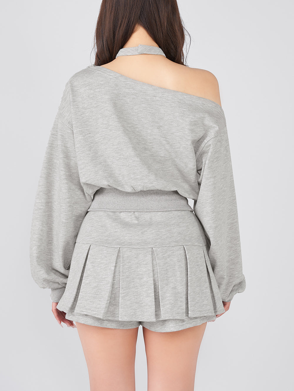 モデル:156cm(着用サイズ:FREE 着用カラー:GRY)