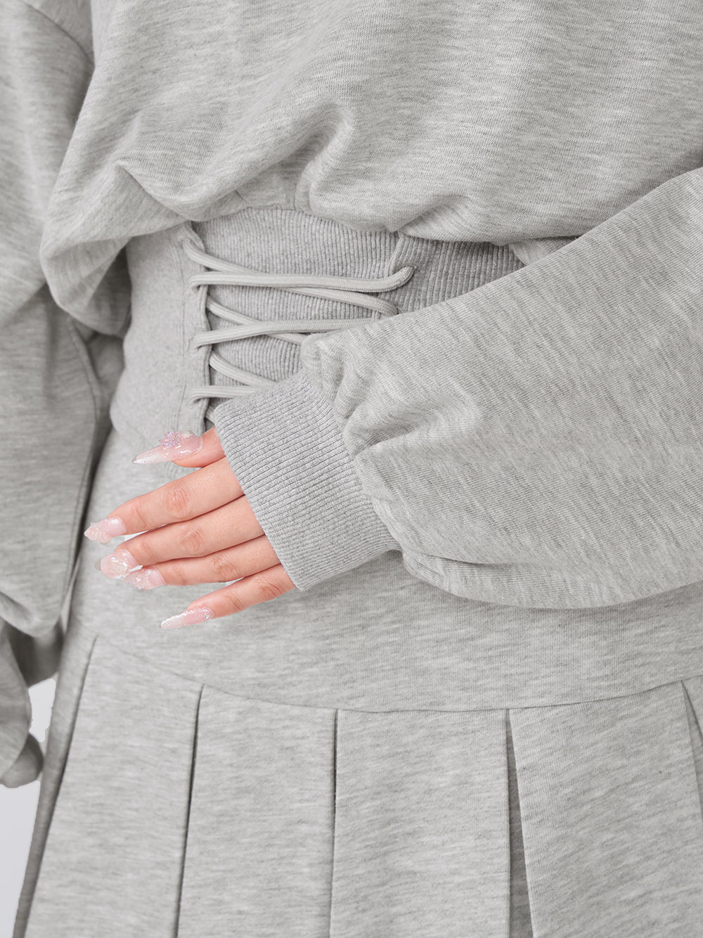モデル:156cm(着用サイズ:FREE 着用カラー:GRY)