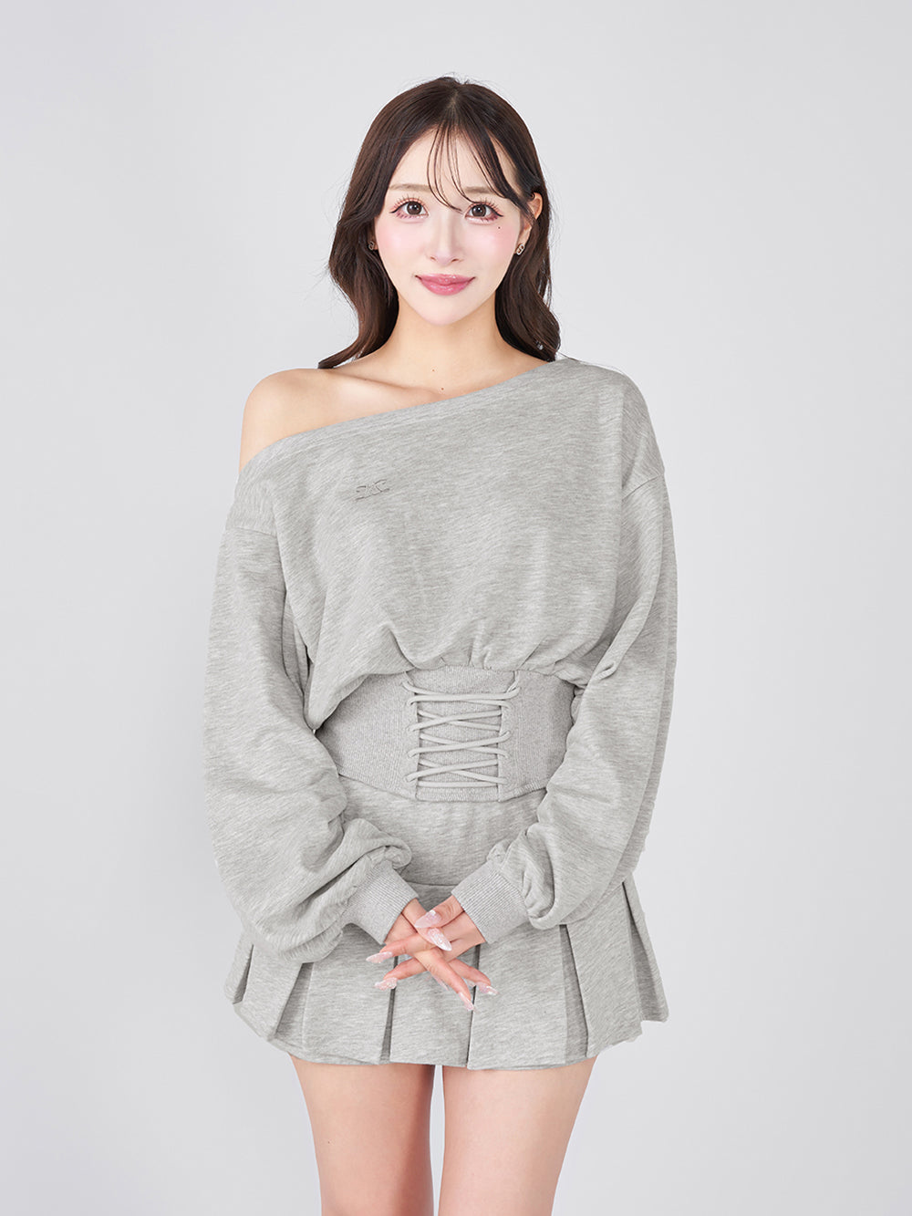 モデル:156cm(着用サイズ:FREE 着用カラー:GRY)