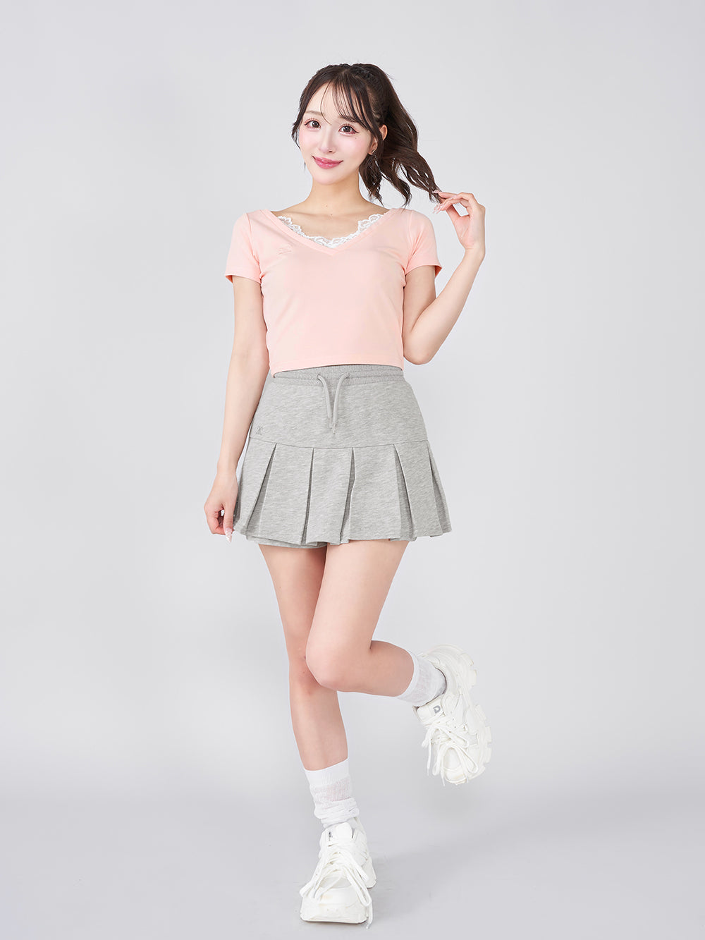 モデル:156cm(着用サイズ:FREE 着用カラー:GRY)