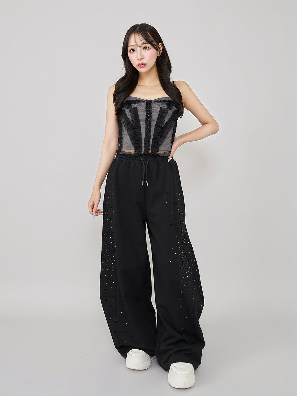 モデル:156cm(着用サイズ:FREE 着用カラー:BLK)